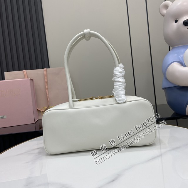 MIU MIU專櫃繆繆最新款Beau手袋原廠皮手提肩背包 jh2747型號：5BB173
